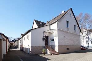 "Haus im Haus" mit schönem Garten