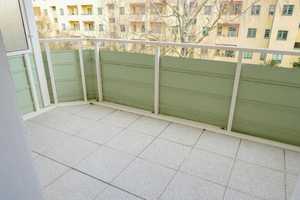 Charmante 2-Raumwohnung sucht liebenswerte Mieter – Badeleber Straße 9, 39110 Magdeburg – Vorschaubild 1