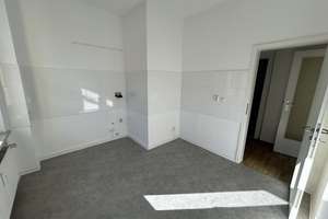 Geräumige 2-Zimmer-Wohnung mit geschlossenem Balkon! – Otto-Richter-Straße 29, 39116 Sudenburg, Magdeburg – Vorschaubild 3