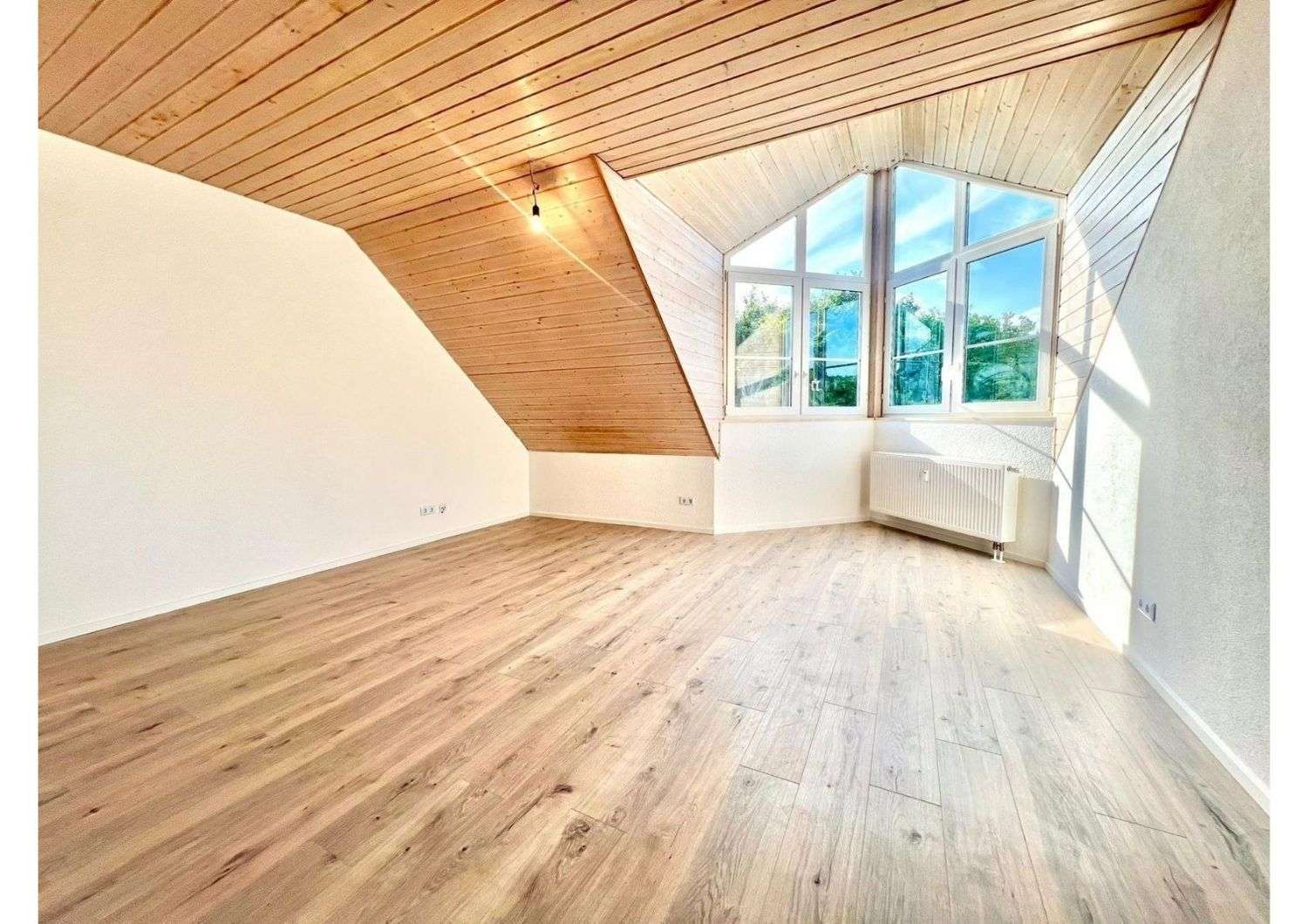 Immobilie in Lauchheim - Moderne Maisonette-Wohnung mit Balkon, Garage  3 Stellplätzen - Bild 0