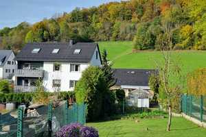 Top gepflegtes und renoviertes 2-3-Familienhaus mit 3 Garagen auf  großem Grund für kleines Geld – Nürnberger Land (Kreis) – Vorschaubild 2