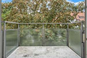 Am Conti-Campus: 1,5-Zimmer-Wohnung mit Balkon und Einbauküche