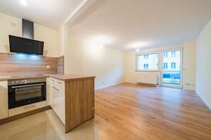 Modern sanierte 2-RW* 1.OG* EBK* zwei Balkone* Bad mit Wanne* Aufzug* TG-SP* barrierefrei* zentral* – Schandauer Straße 23d, 1309 Striesen-West, Dresden – Vorschaubild 1