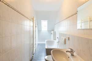 2 Zimmer - Dachgeschosswohnung mit Tageslichtbad – Chemnitz – Vorschaubild 3