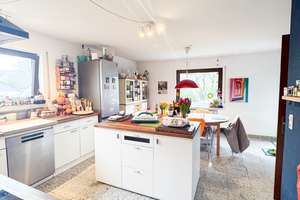 Geräumige 6-Zimmer-Wohnung mit Garten, Terrasse, Garage und Einliegerwohnung – Lerchenweg 2, 71573 Allmersbach im Tal – Vorschaubild 2