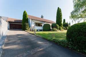 Einfamilienwohnhaus mit ausbaubarem Dachgeschoss und Doppelgarage,  Göppingen  – Die vollständige Adresse der Immobilie erhältst du vom Anbieter., 73035 Göppingen – Vorschaubild 1