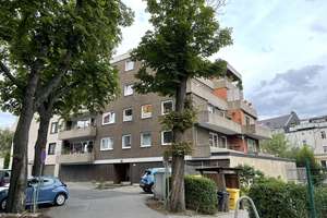 Sanierte Penthouse Wohnung mit 2 Balkonen und Stellplatz in Düsseldorf-Eller