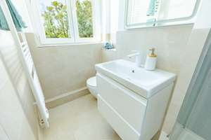 Neu renoviert, toll möbliert, 2-Zimmer mit SW-Balkon, Tageslichtbad und Fernblick! – Gasteiner Straße 15, 1279 Laubegast, Dresden – Vorschaubild 16