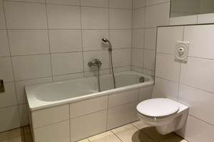 große Wohnküche mit Balkon, Bad mit Wanne, Echtholzpakett – Stöckelstraße 3, 4347 Schönefeld-Abtnaundorf, Leipzig – Vorschaubild 9