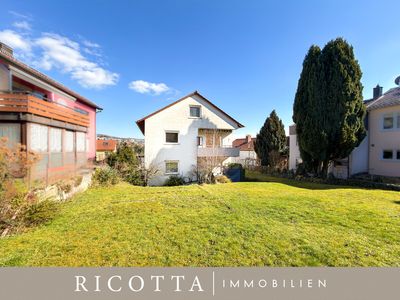 Zweifamilienhaus mit sonnigem Garten + wohnwirtschaftlich ausgebautes DG in Esslingen-Sulzgries