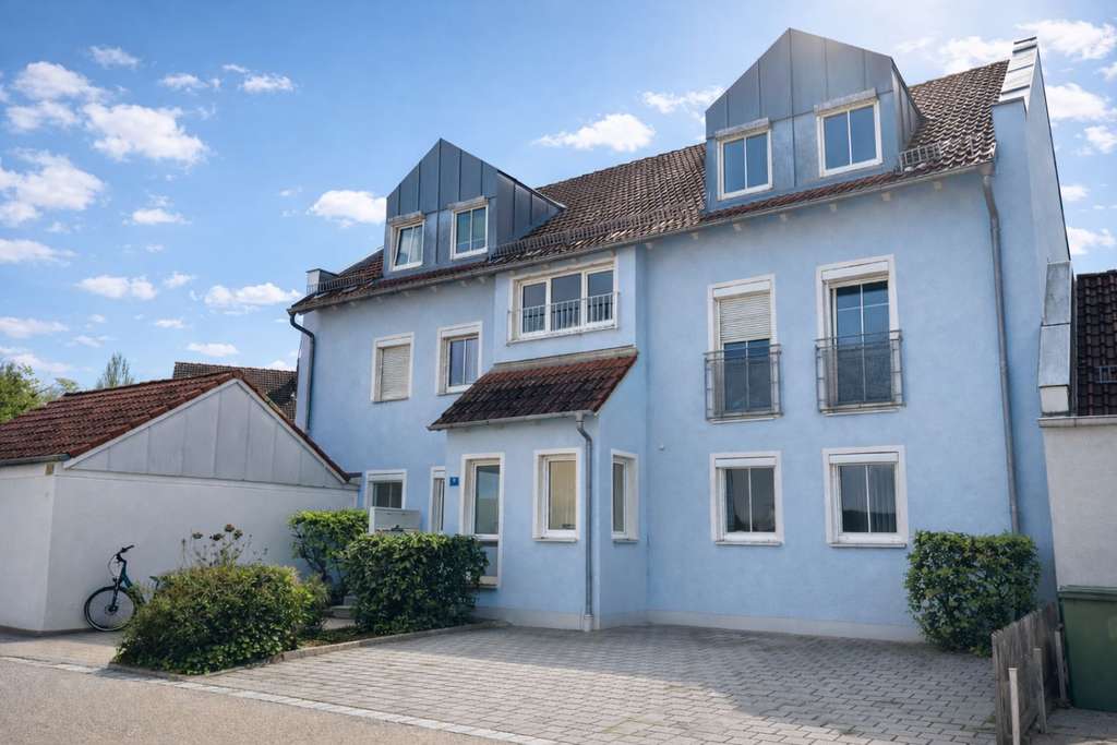 Immobilie in Ergolding - Gut aufgeteilte 2,5-Zimmer-Dachgeschosswohnung in erster Reihe zur Isar in Ergolding-Piflas - Bild 1