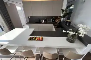 LUXUS Hausboot - 3 Etagen - 100m² Wohnen + 120 m² SONNENTERRASSE - Kamin, Kino, komplett individuell – Potsdam – Vorschaubild 65