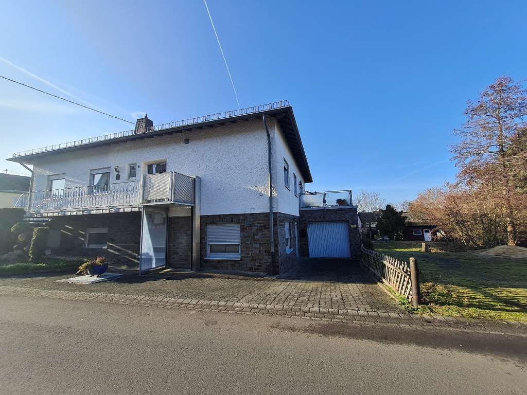 Immobilie in Walsdorf - Sehr gepflegtes EFH - mit 2 Wohneinheiten, Balkon, Terrasse,Garage,Rollstuhllift in Walsdorf - Bild 3