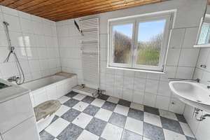Einfamilienhaus mit Garten und Garage in Spaichingen – Die vollständige Adresse der Immobilie erhältst du vom Anbieter., 78549 Spaichingen – Vorschaubild 7