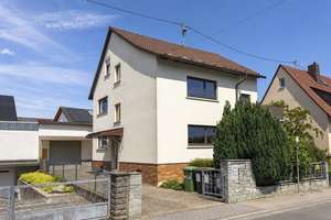 METZ IMMOBILIEN - Dreifamilienhaus mit Potenzial und großem Grundstück – 60437 Harheim, Frankfurt am Main – Vorschaubild 2