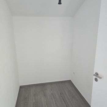 1200 € - 106 m² - 4.0 Zi.