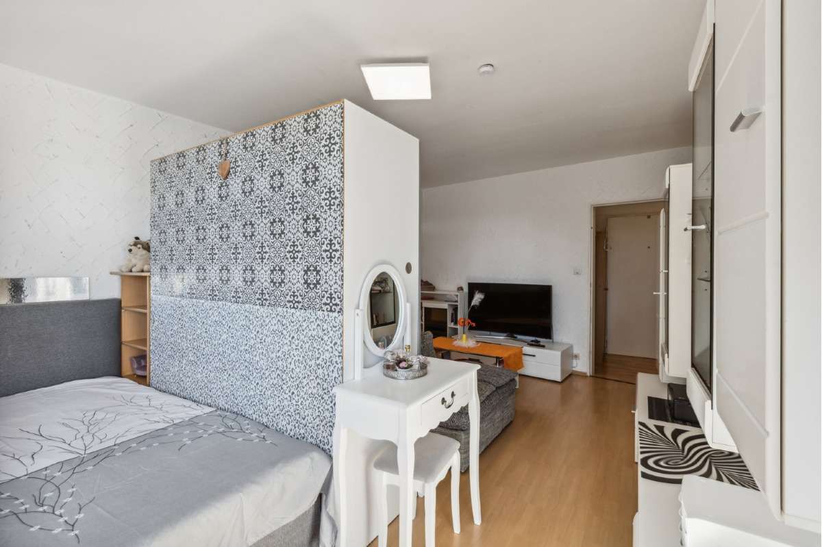 Immobilie in Schwalbach - 2-Zimmer-Eigentumswohnung mit Balkon und klassischem Schnitt - Bild 0