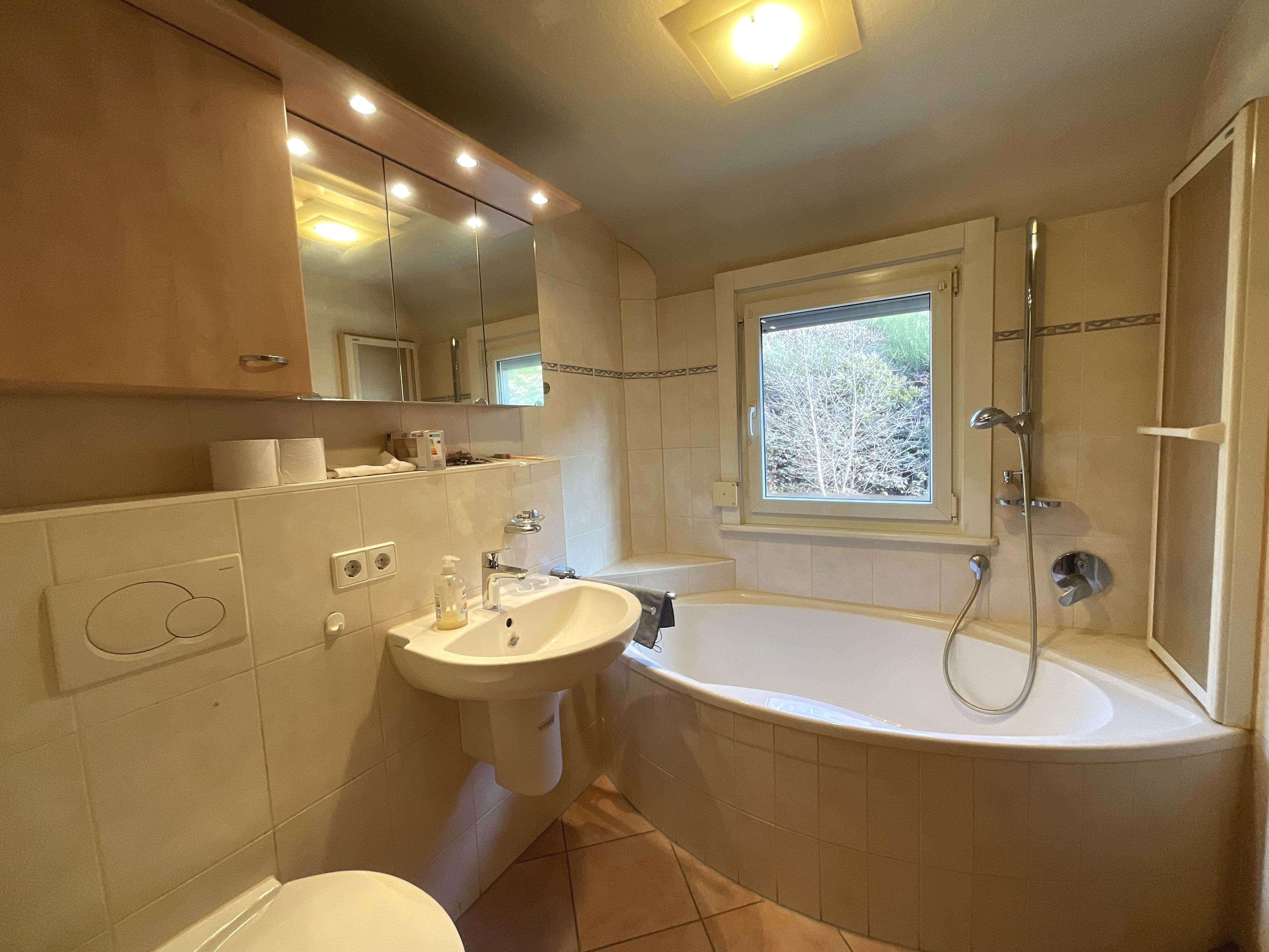 Immobilie in Triberg im Schwarzwald - Raum für Ideen und neue Perspektiven – Sanierungsbedürftiges Einfamilienhaus in Triberg! - Bild 0