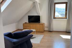 Große & möblierte 1 Zi. DG Wohnung in Stuttgart mit Aussicht – Stuttgart – Vorschaubild 2