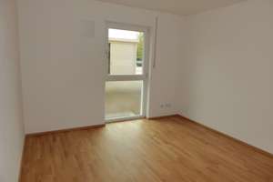 Helle 3 Zimmer Wohnung im EG in KfW 70 Haus – Wallbergstr 7, 85570 Markt Schwaben – Vorschaubild 3