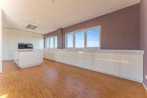 Panorama pur: Großzügige Penthousewohnung auf der Marbachshöhe – Die vollständige Adresse der Immobilie erhältst du vom Anbieter., 34131 Bad Wilhelmshöhe, Kassel – Vorschaubild 8