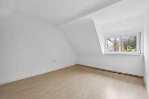 ***RESERVIERT*** - Großes Grundstück, modernisierte Innenräume und Doppelgarage - Ihr Familienglück – Ludwigsburg (Kreis) – Vorschaubild 27