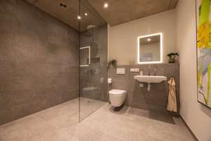 3-Zimmer-Neubauwohnung mit ca. 78 m², hochwertiger Ausstattung, Einbauküche & Ostbalkon in Rosenheim – Die vollständige Adresse der Immobilie erhältst du vom Anbieter., 83024 Nord, Rosenheim – Vorschaubild 33