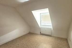 2305 - Gemütliche 3-Zimmer-Dachgeschosswohnung mit Tageslichtbad!