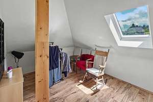 Einziehen und wohlfühlen – Junges Einfamilienhaus mit Wärmepumpe, Kamin und Doppelgarage in Geratal – 99331 Geraberg – Vorschaubild 13