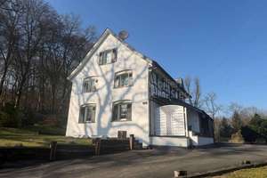 Historisches Einfamilienhaus mit großem Grundstück und attraktiver Pachteinnahme