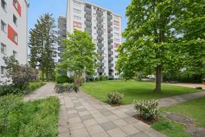 Wohnen mit Weitblick und Komfort – frisch sanierte Wohnung im Südwesten Berlins – Die vollständige Adresse der Immobilie erhältst du vom Anbieter., 12207 Lichterfelde, Berlin – Vorschaubild 11