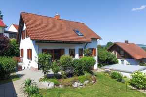 Modernisiertes EFH mit Einliegerwohnung und Traumgarten mit Fernblick auf den Rauhen Kulm! – Schlossgarten 16, 95517 Bayreuth (Kreis) – Vorschaubild 1