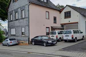 Großes Wohnhaus mit Werkstatt/Schmiede sowie bis zu 3 Garagenstellplätzen sowie 6 Außenstellplätzen – Die vollständige Adresse der Immobilie erhältst du vom Anbieter., 56288 Laubach – Vorschaubild 1