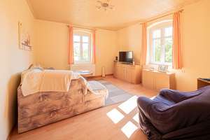 Voll möblierte 2-Zimmer-Wohnung mit großer Wohnküche und Gemeinschaftsgarten