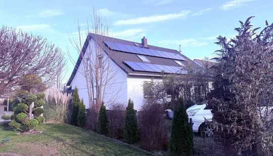 Bild von Frisch saniertes modernes Einfamilienhaus mit PV-Anlage in ruhiger Lage