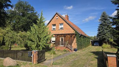 Backsteinhaus in fast Alleinlage
