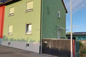 Modernisierungsbedürftiges Ein- bis Zweifamilienhaus mit Weinbergblick