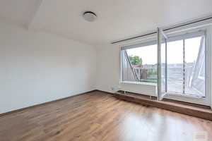 Großzügige Dachgeschoß-Wohnung in Derendorf – Kriegerstr. *, 40468 Düsseldorf – Vorschaubild 2