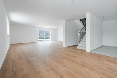 NEUBAU/ERSTBEZUG - Moderne DHH mit Einliegerwohnung in Burgberg (KFW-55)