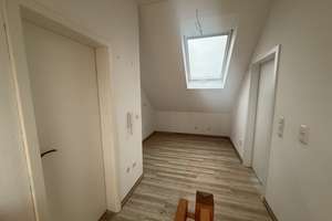 Haus zu vermieten in Babenhausen | 143 m² Wohnfläche | 8 Zimmer | 2 Bäder | 1 Waschküche | 1 Küche – Die vollständige Adresse der Immobilie erhältst du vom Anbieter., 64832 Babenhausen – Vorschaubild 32