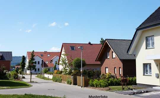 Einfamilienhaus mit Einlieger, Doppelgarage und Carport