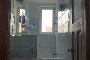 2-Zimmer Altbauwohnung mit Privatgarten und sehr schönem Wohnzimmerblick, 3. OG – Die vollständige Adresse der Immobilie erhältst du vom Anbieter., 13509 Borsigwalde, Berlin – Vorschaubild 4