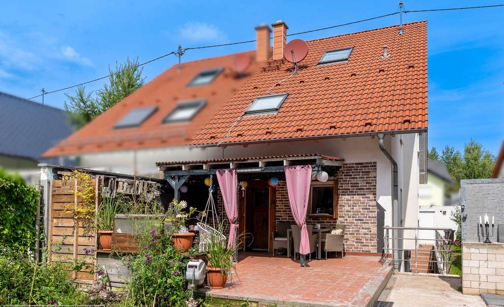 Immobilie in Carlsberg - Raum für Ihre Familie – Doppelhaushälfte mit Einliegerwohnung und traumhaftem Garten in Carlsberg - Bild 1