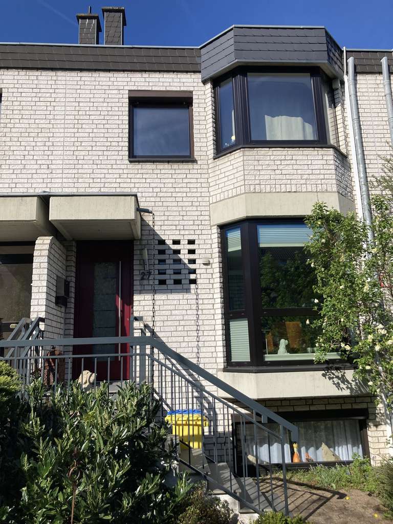 Charmantes Reihenmittelhaus in Düsseldorf-Hellerhof mit 3 Etagen