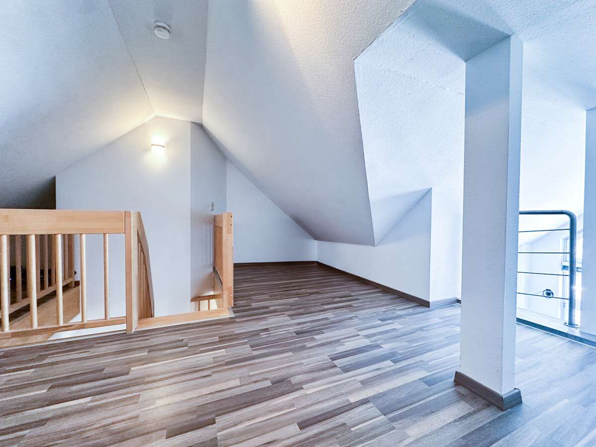 Immobilie in Schaafheim - DIETZ: Lichtdurchflutete 4,5 Zimmer-Maisonette große Dachloggia  - Galerie - Garage - Stellplatz - Bild 1