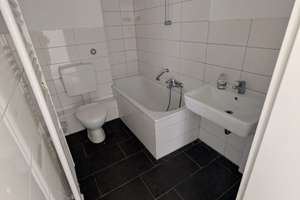 Nachmieter für Einzug ab sofort gesucht: 3-Zimmer-Wohnung mit Aufzug, modernem Bad und Balkon – Mintarder Weg 39, 40472 Unterrath, Düsseldorf – Vorschaubild 3