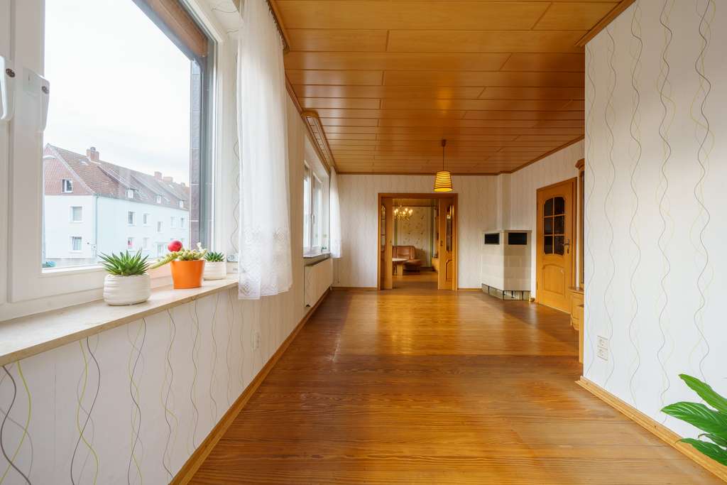 Immobilie in Sarstedt - Zweifamilienhaus im Herzen der Stadt mit durchdachtem Wohnkonzepte - Bild 1