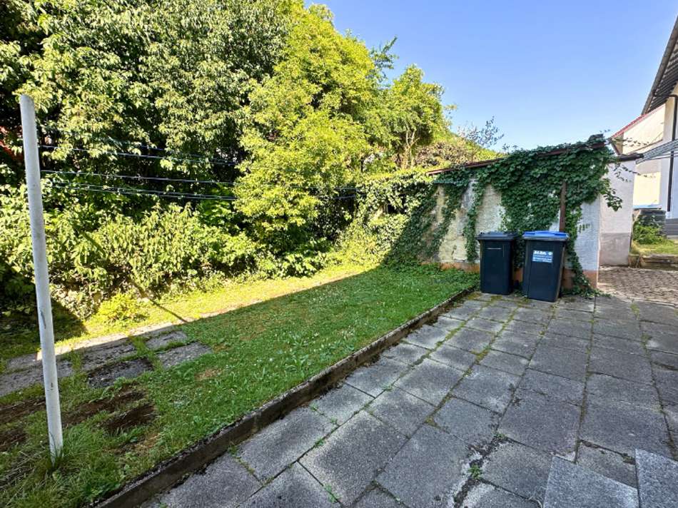 kleiner Garten hinter dem Haus