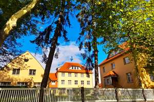 Penthouse-Gefühl in Hellerau: Einzigartige DG-Wohnung m. Fernblick, Loggia & Carport & EBK prov.frei