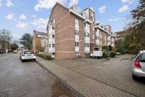 Moderne, bezugsfreie Eigentumswohnung mit Balkon und Doppelgarage